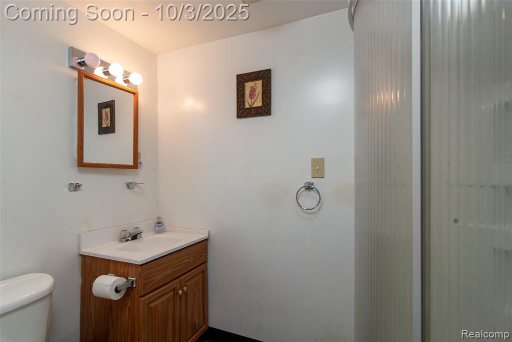 5130 Lake Bluff Rd, West Bloomfield, MI 48323 — Photo 32