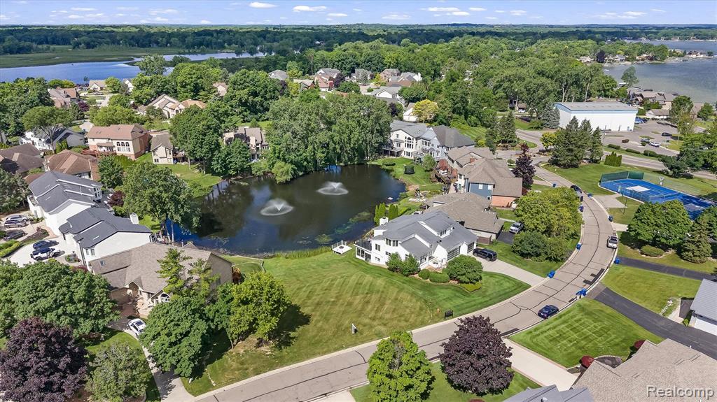 1062 FOREST BAY Drive, Waterford, MI 48328 — Photo 4
