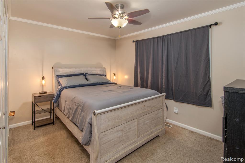 5255 OAKVIEW Drive, Swartz Creek, MI 48473 — Photo 9