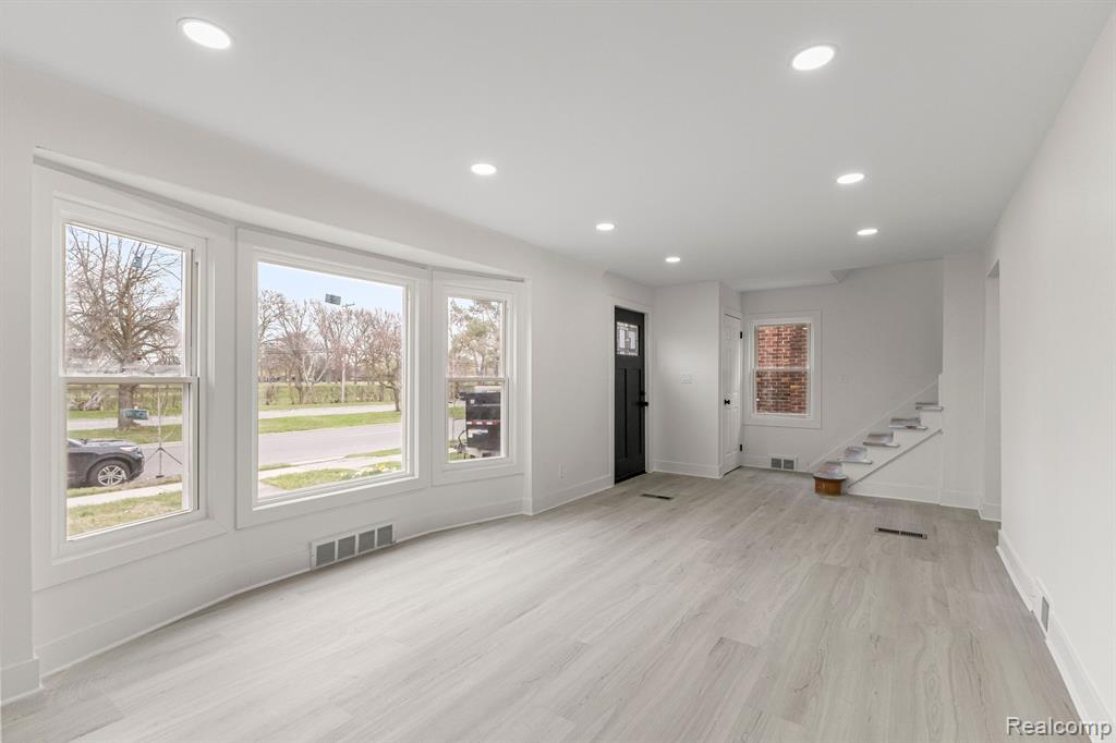 529 N MILITARY Street, Dearborn, MI 48124 — Photo 6