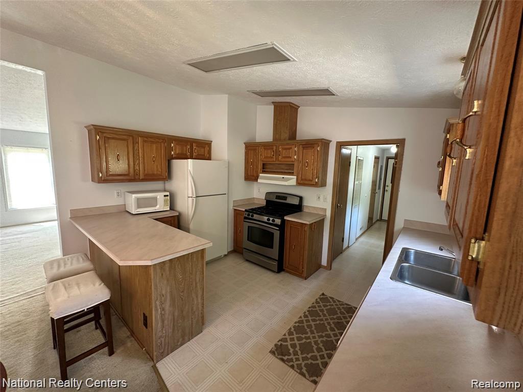 8049 Mckinley Road, Clay, MI 48001 — Photo 11