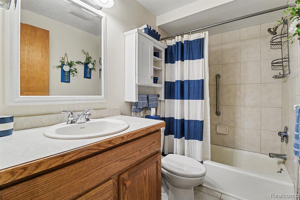 7370 Perry Lake Road, Clarkston, MI 48348 — Photo 14