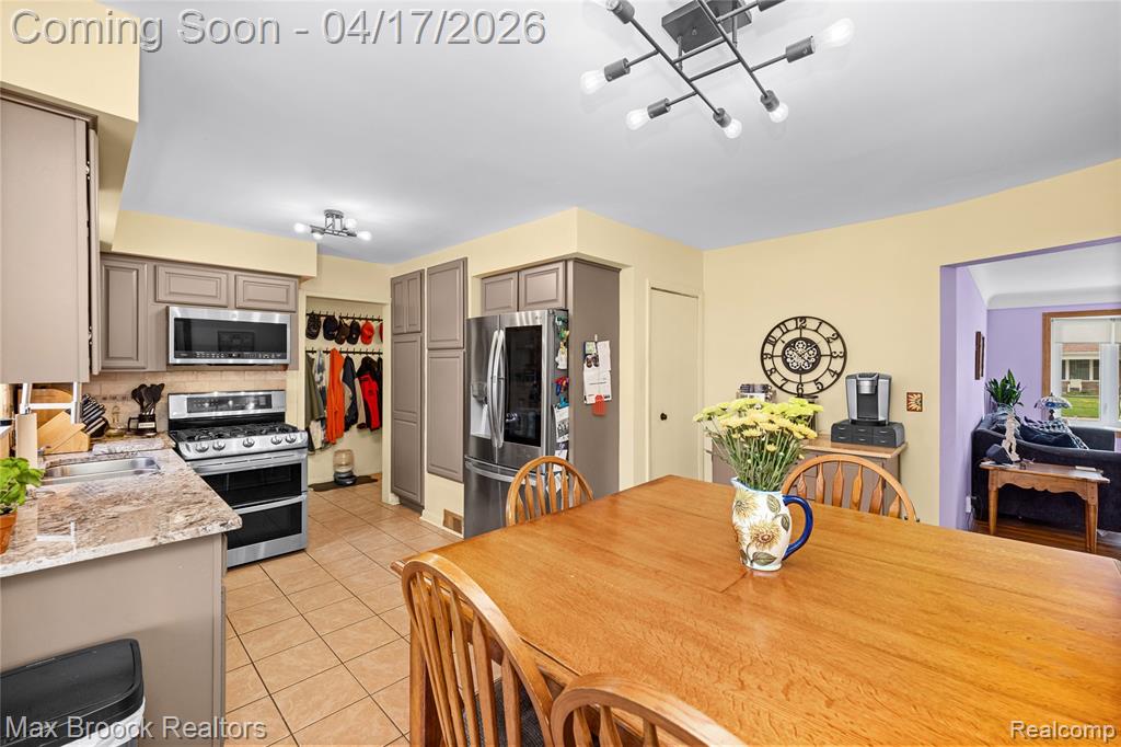 27916 Walker Avenue, Warren, MI 48092 — Photo 6