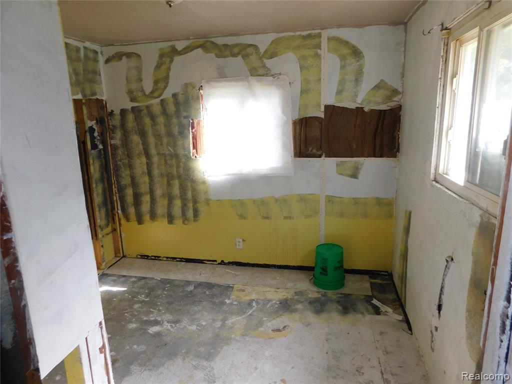 913 Davis Street, Flint, MI 48503 — Photo 13