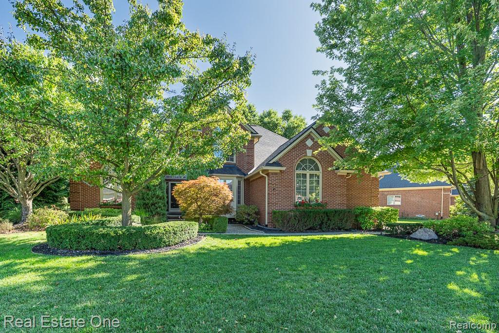 6615 Chatham Circle, Rochester Hills, MI 48306 — front exterior