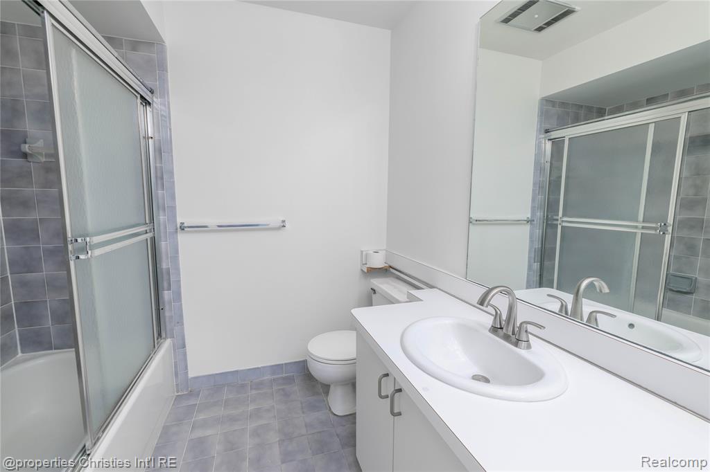 6600 Ridgefield Circle, West Bloomfield, MI — Photo 22