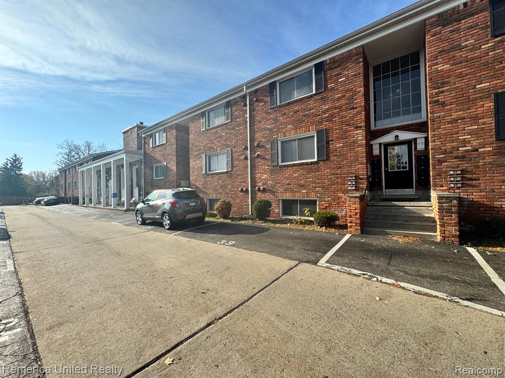 31831 Grand River Avenue, 39, Farmington, MI 48336 — Photo 10