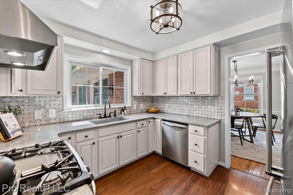 429 Roland Road, Grosse Pointe Farms, MI 48236 — Photo 12