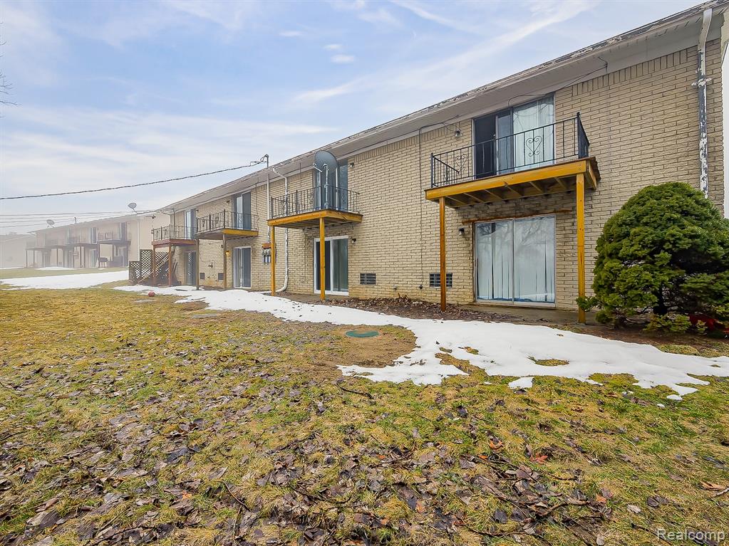 151 Huronview Court, White Lake, MI — Photo 18