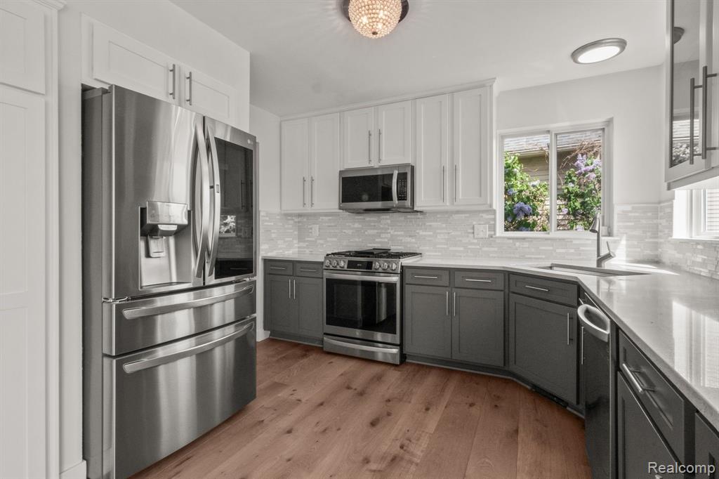 7870 GREENE FARM Drive, Ypsilanti, MI 48197 — Photo 11