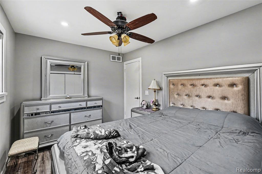 41174 Bernard Drive, Sterling Heights, MI 48313 — Photo 17