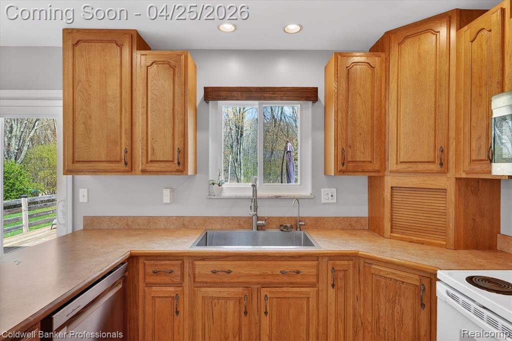 8303 Belle Bluff Drive, Grand Blanc, MI 48439 — Photo 15