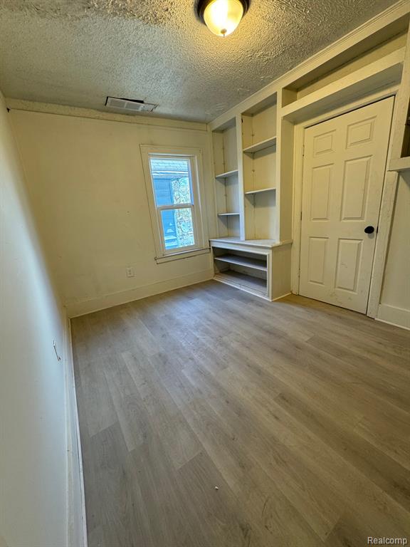 100 MASSACHUSETTS Street, Highland Park, MI 48203 — Photo 8