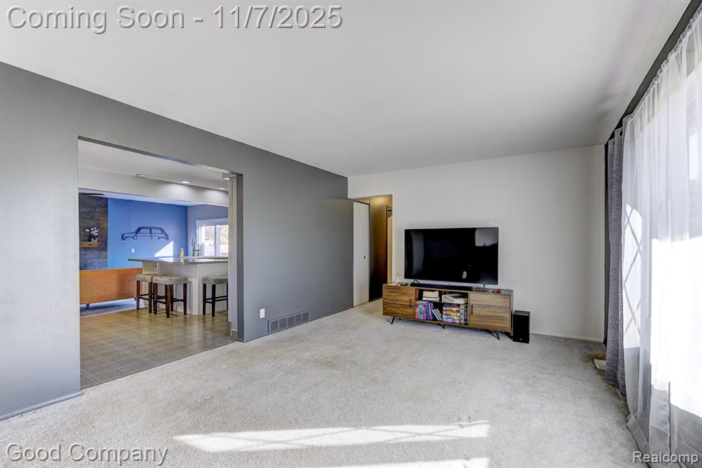 583 Manchester Street, Madison Heights, MI 48071 — Photo 3