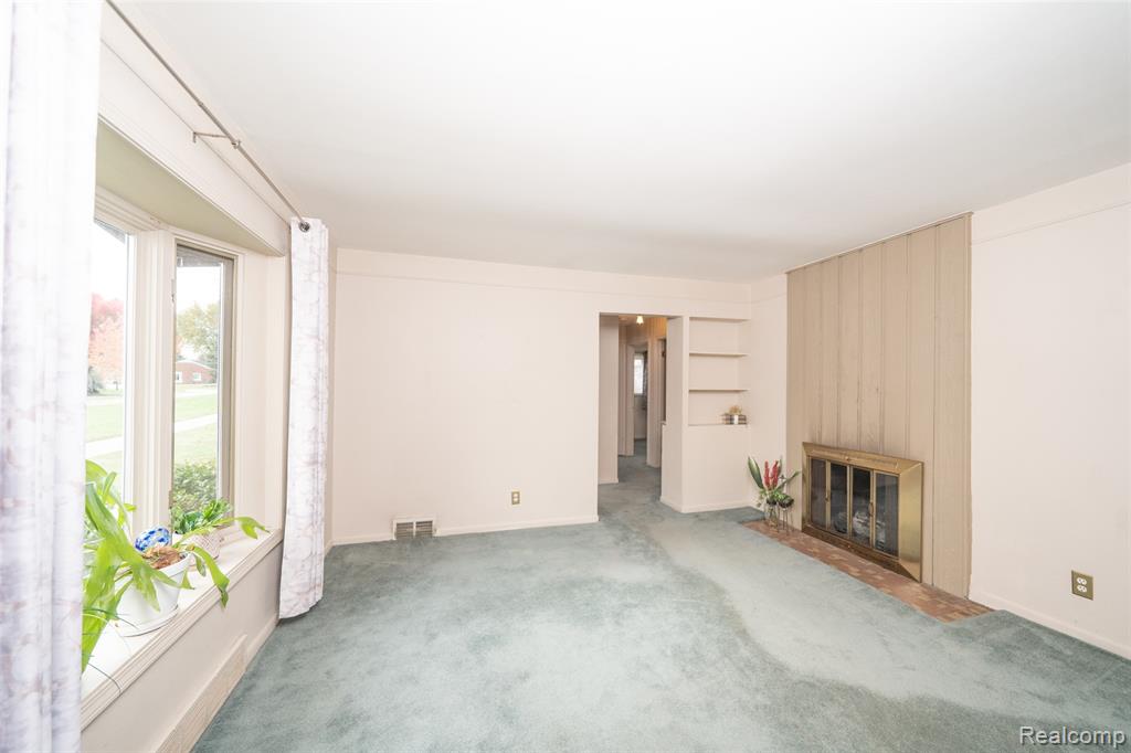 5247 Lyons Circle S, Warren, MI 48092 — Photo 9