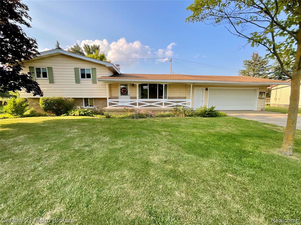 4472 Grand Blanc Road, Swartz Creek, MI 48473 — front exterior