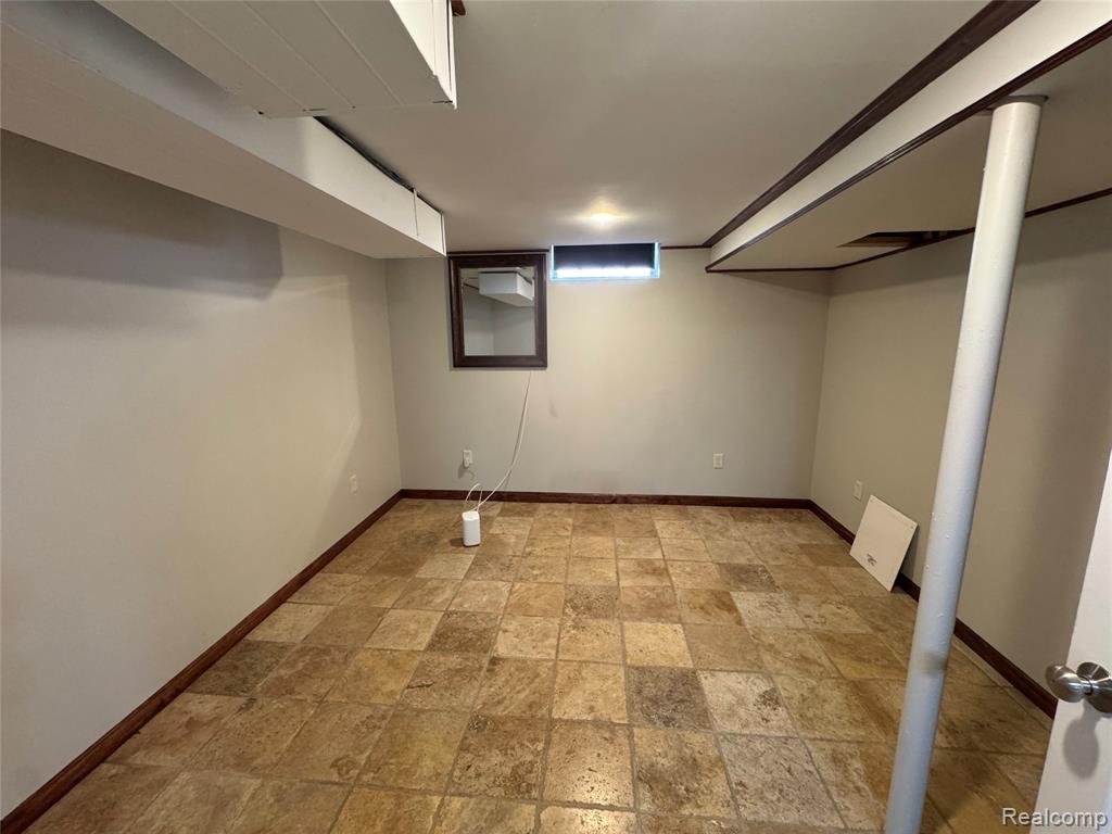 43005 FREEPORT Drive, Sterling Heights, MI 48313 — Photo 20