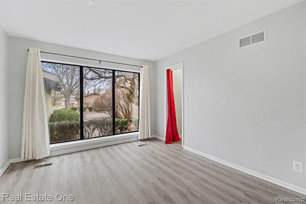 7329 Creek View Circle, West Bloomfield, MI — Photo 24