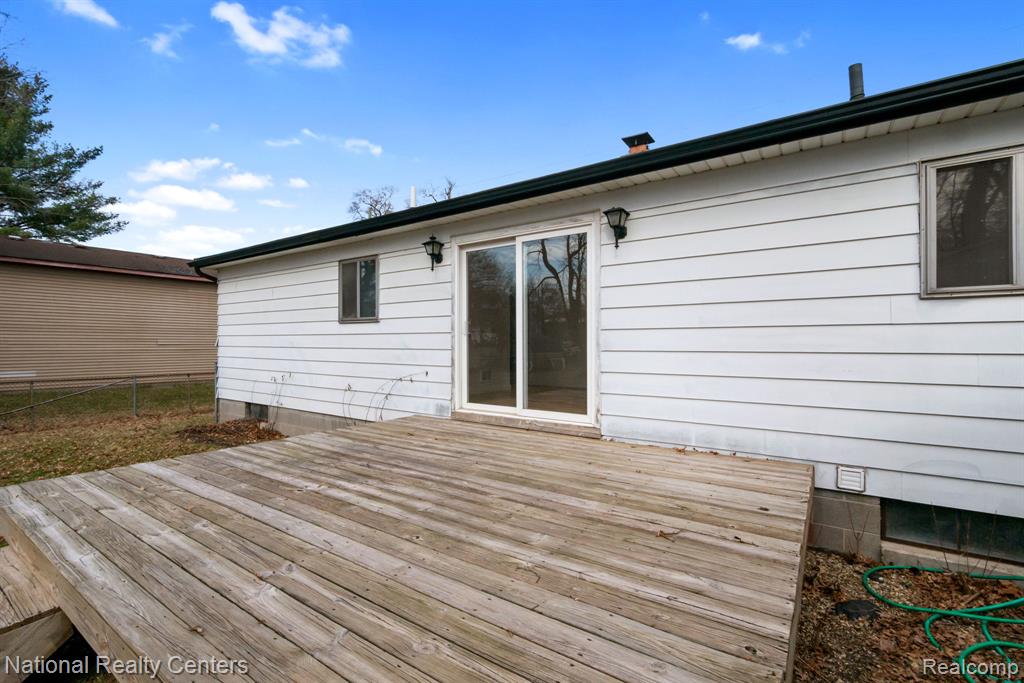 5691 Lake Grove Drive, White Lake, MI 48383 — Photo 5