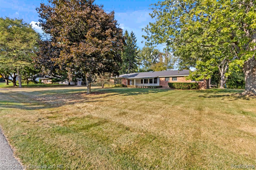 571 Yorkton Lane, Bloomfield Hills, MI 48304 — Photo 4