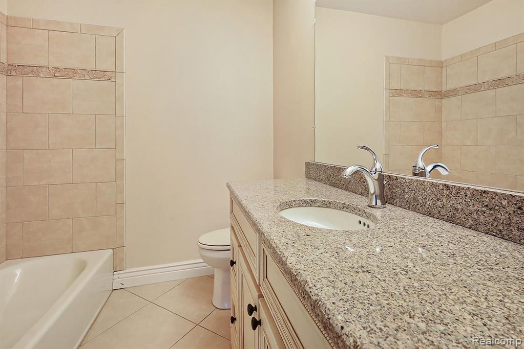 5392 Orchard Crest Drive, Troy, MI 48085 — Photo 18