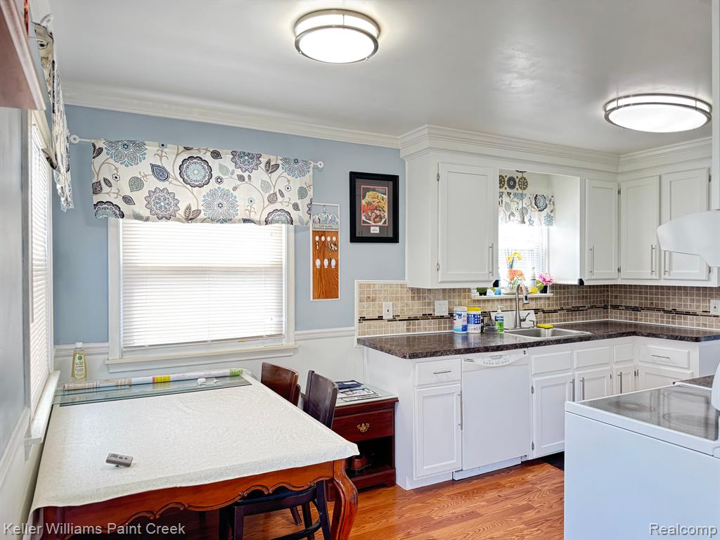 8356 ARNOLD Street, Dearborn Heights, MI 48127 — Photo 13