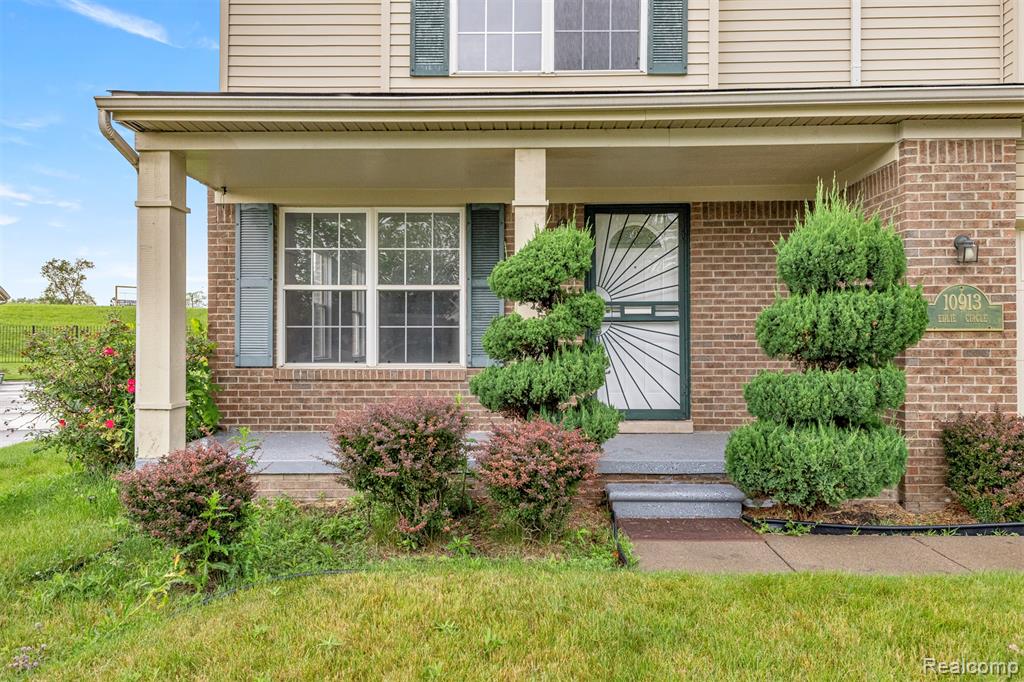 10913 Edlie Circle, Dearborn Heights, MI 48214 — Photo 40