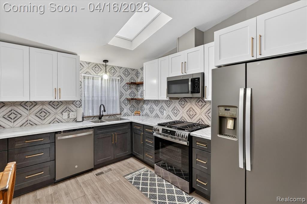 11542 Clearwater Dr, Fenton, MI 48430 — Photo 15