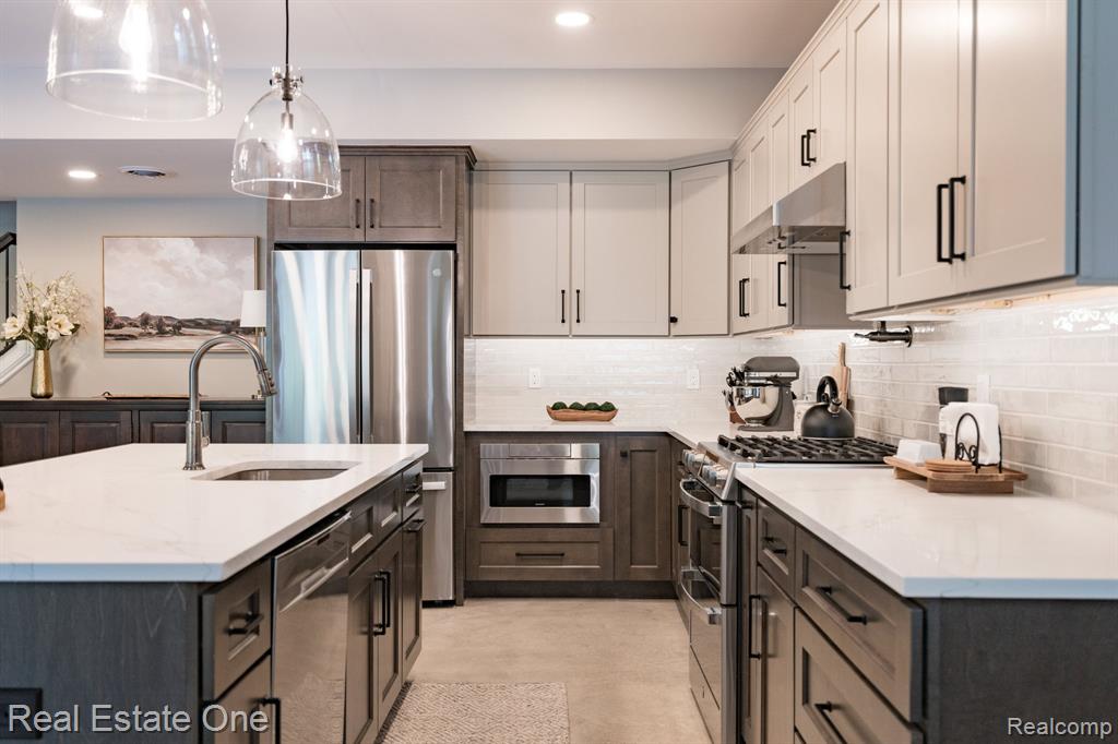 5525 Avington Parkway, Clarkston, MI 48348 — Photo 43