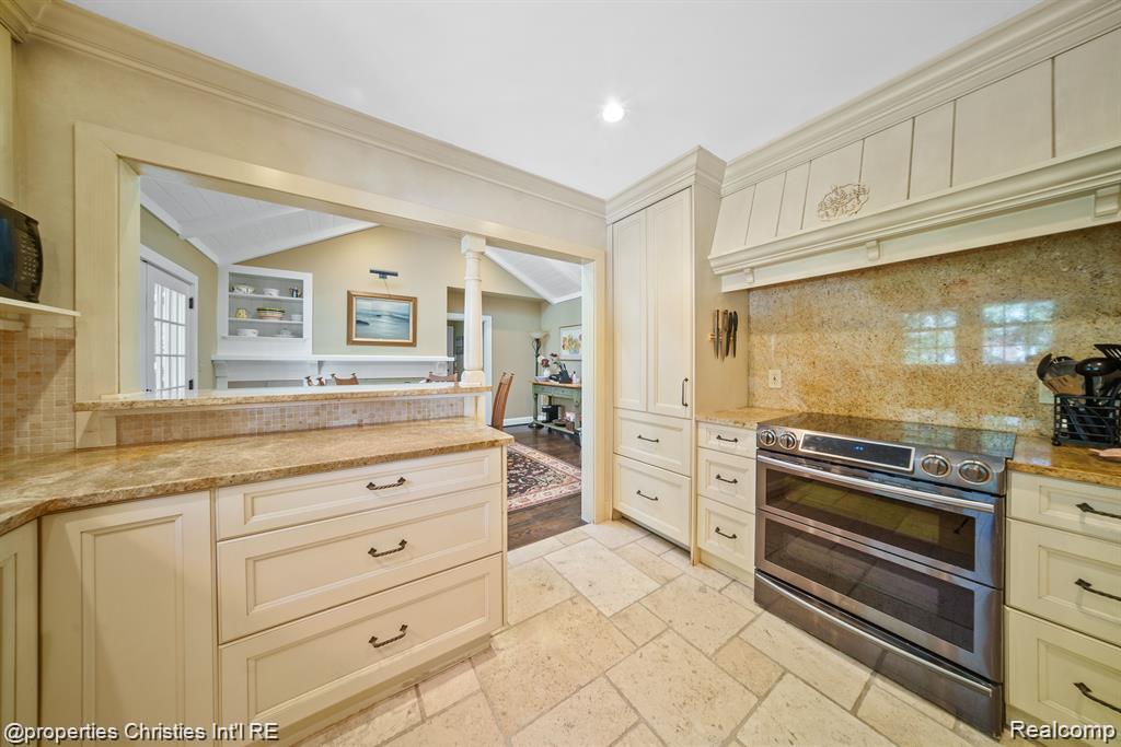 6050 W Surrey Road, Bloomfield Hills, MI 48301 — Photo 18