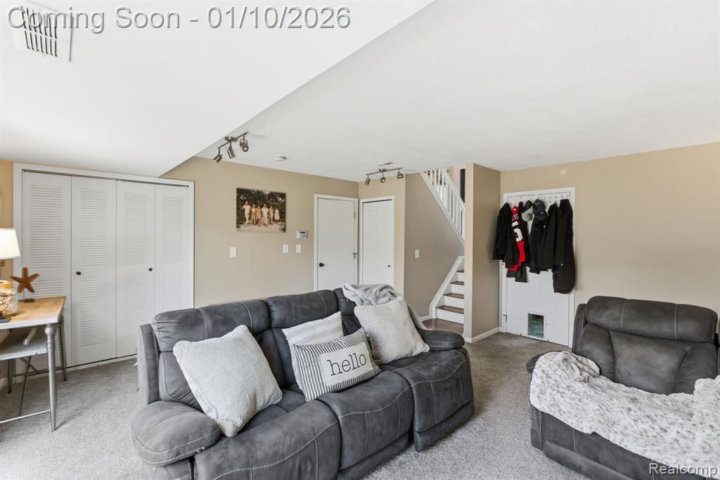 484 Waterbury Court, Belleville, MI 48111 — Photo 12