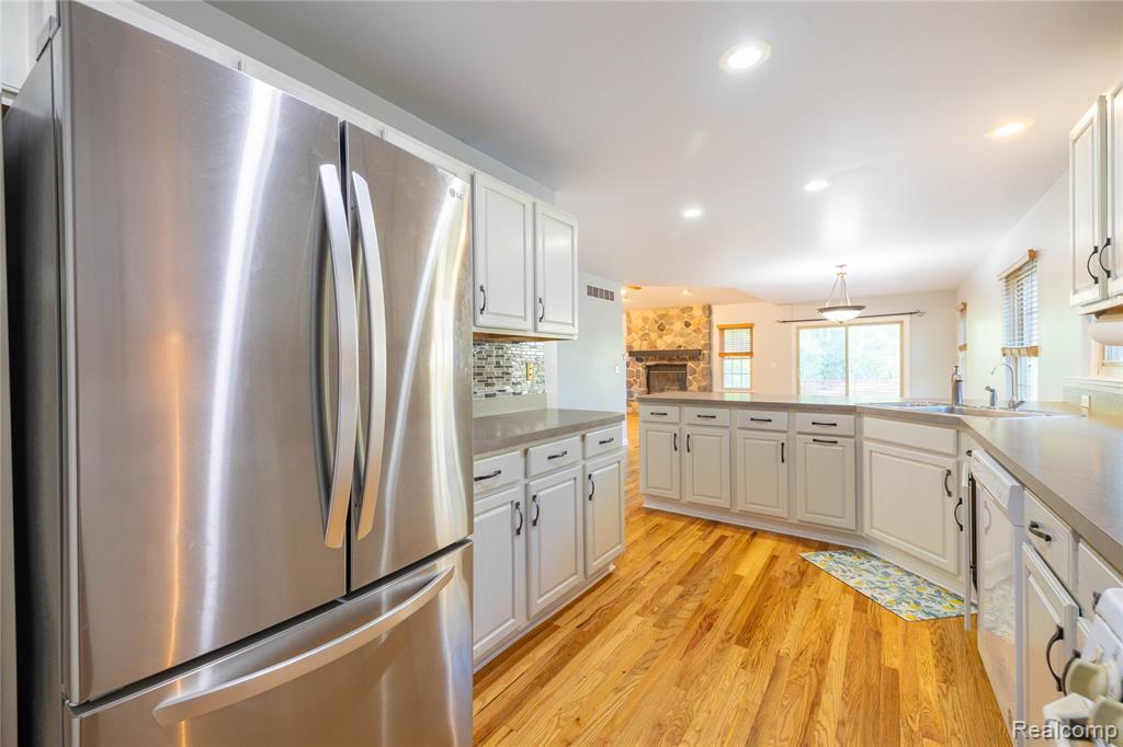 751 Lochaven Road, Waterford, MI 48327 — Photo 17