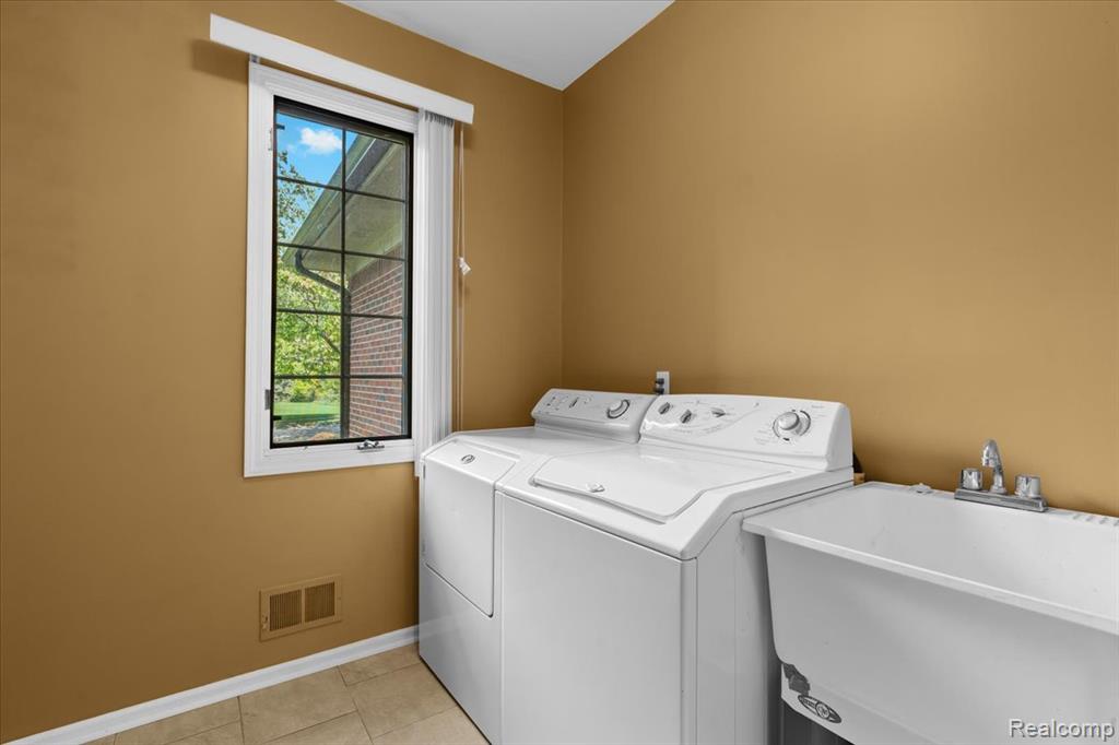 48075 Andover Drive, Novi, MI — Photo 23