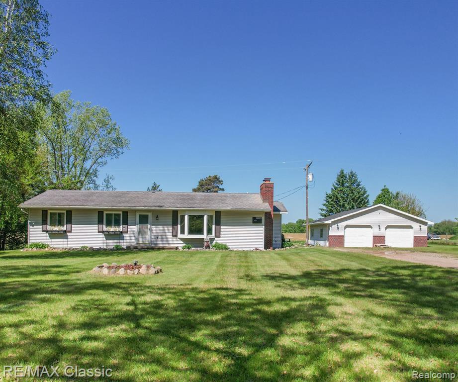 11589 OWOSSO Road, Fowlerville, MI 48836 — Photo 3