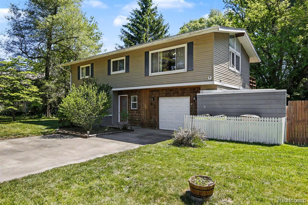 9180 Posey Drive, Whitmore Lake, MI 48189 — Photo 2