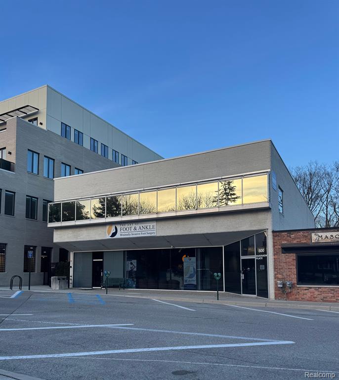 800 N OLD WOODWARD, Birmingham, MI 48009 — front exterior