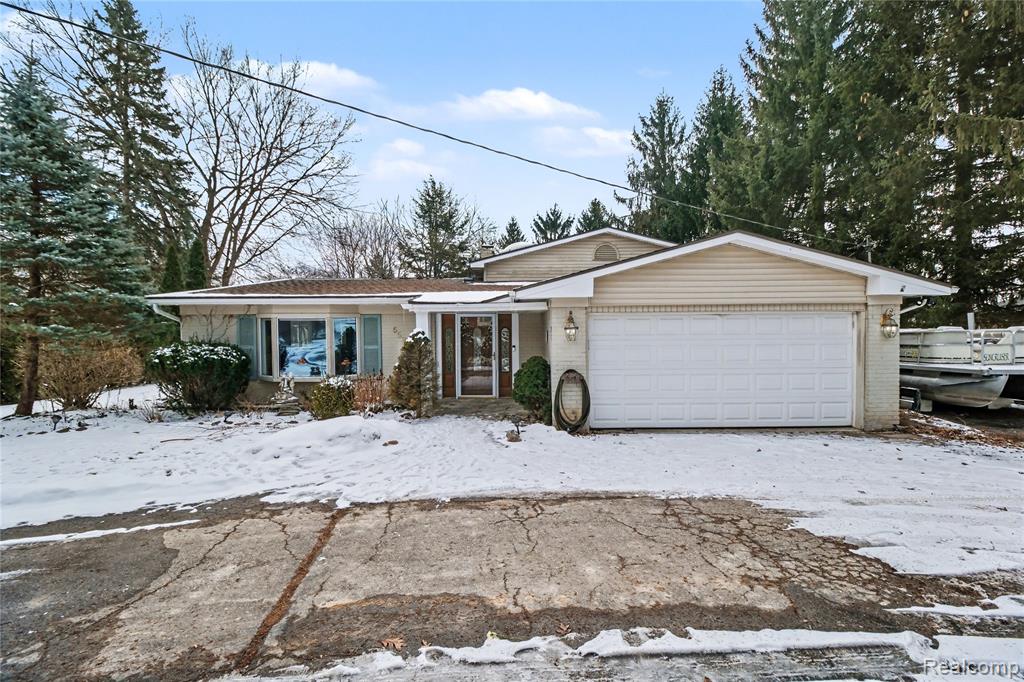 5597 Leafwood Drive, Commerce Twp, MI 48382 — Photo 27