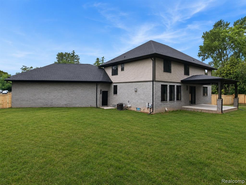 31130 Lahser, Beverly Hills, MI 48025 — Photo 44