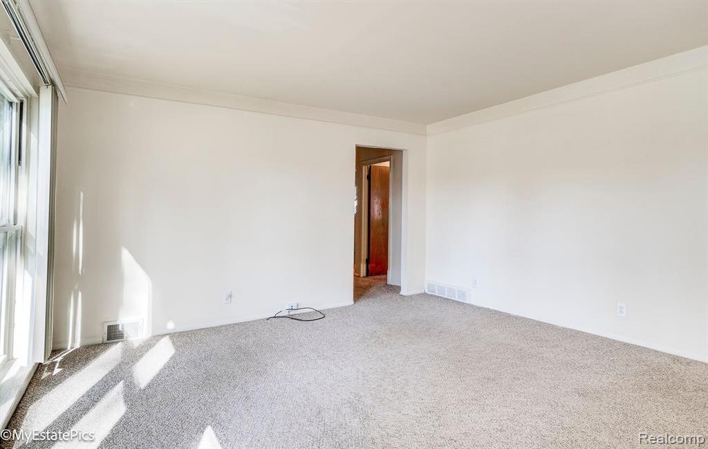 8242 RICKIE Lane, Westland, MI — Photo 4