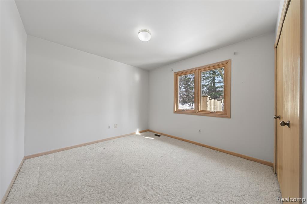47140 Hunters Chase Drive, Macomb, MI 48042 — Photo 17