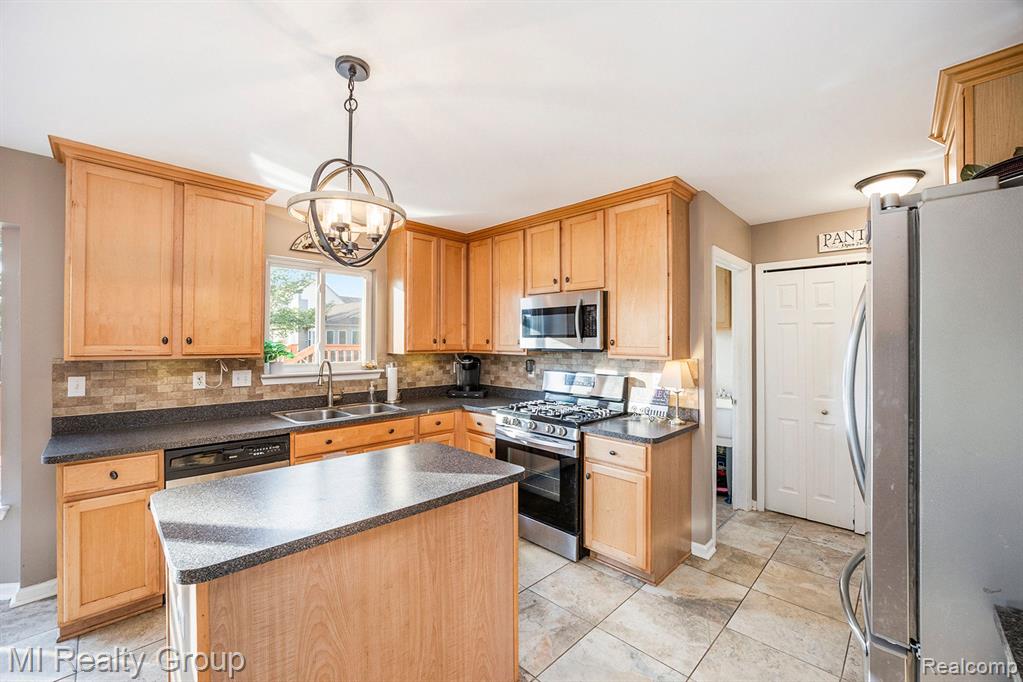 53147 Ashley Drive, New Baltimore, MI 48047 — Photo 12