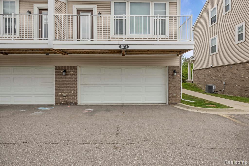 4592 Bradley Circle, Troy, MI 48085 — Photo 5