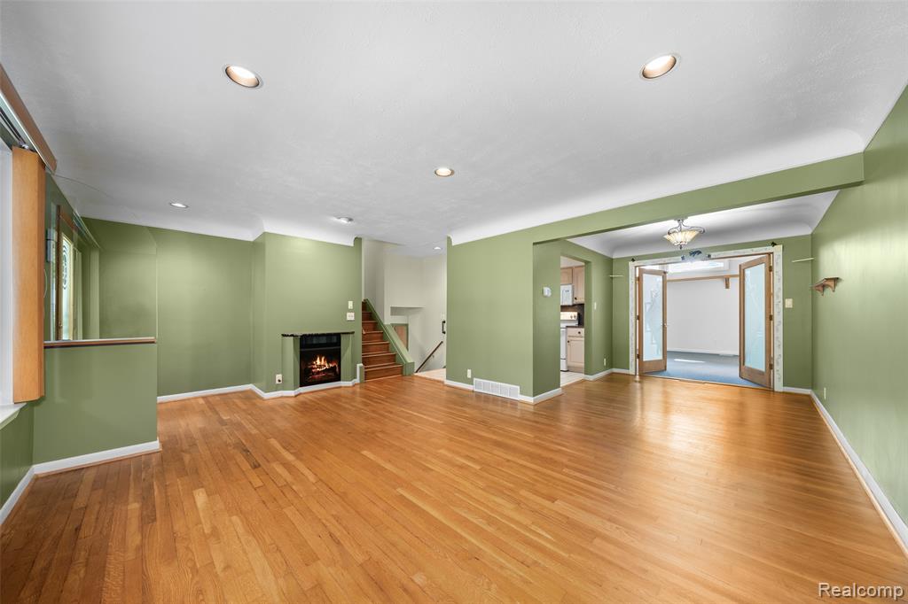 545 Woodbridge Circle, Waterford, MI 48327 — Photo 8