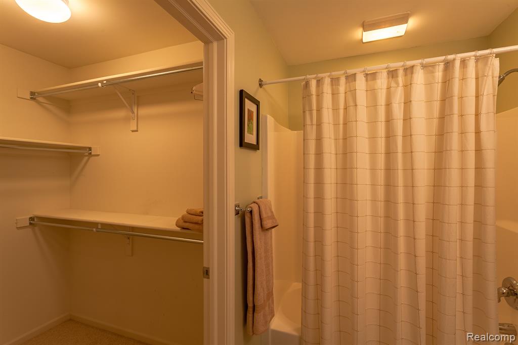 568 Berridge Circle, Lake Orion, MI — Photo 34