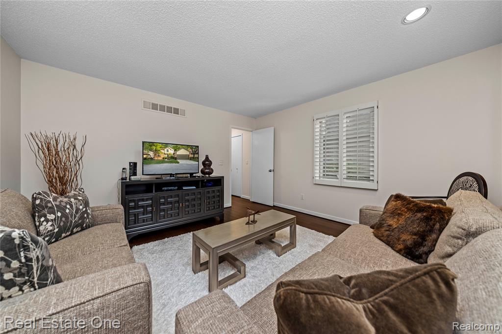 6291 Pheasant Run, West Bloomfield, MI — Photo 25