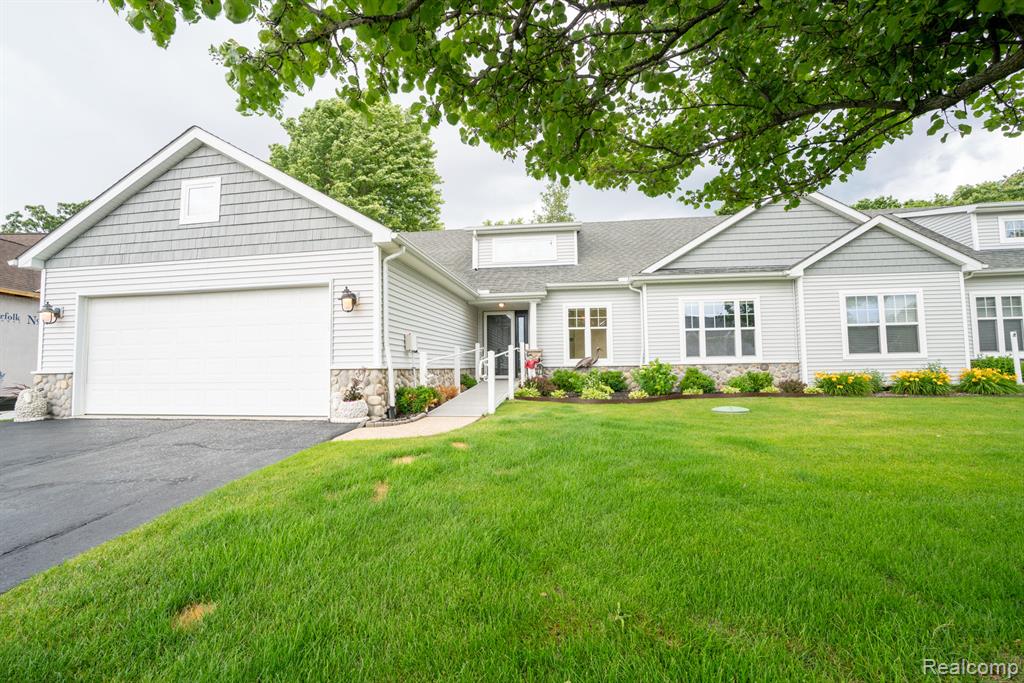 5653 Trail Side Lane, 9, Whitmore Lake, MI 48189 — front exterior