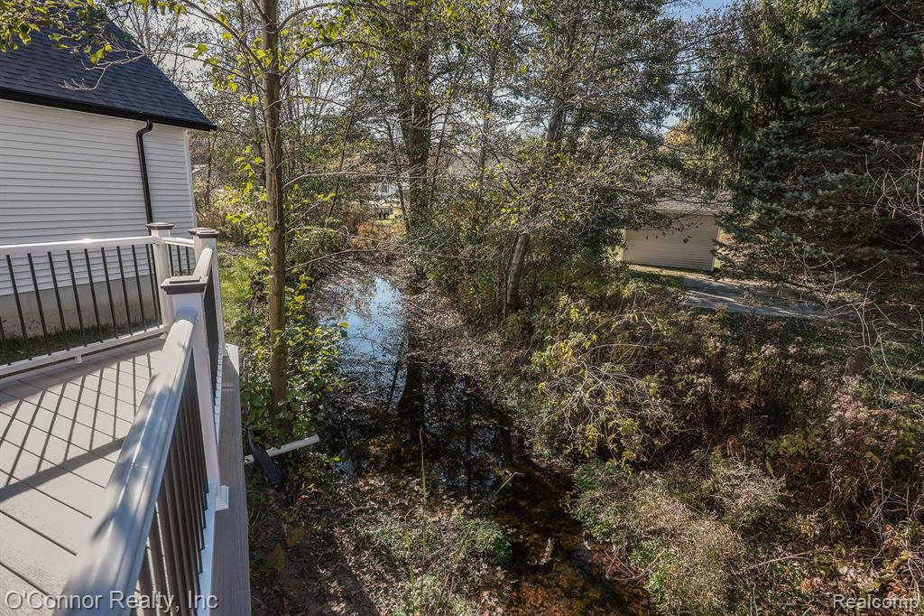 2047 Edward Lane East, MI — Photo 32
