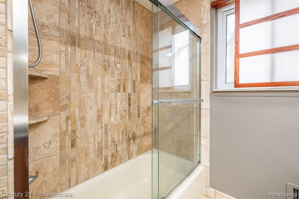 4256 BIEBER Drive, Sterling Heights, MI 48310 — Photo 29