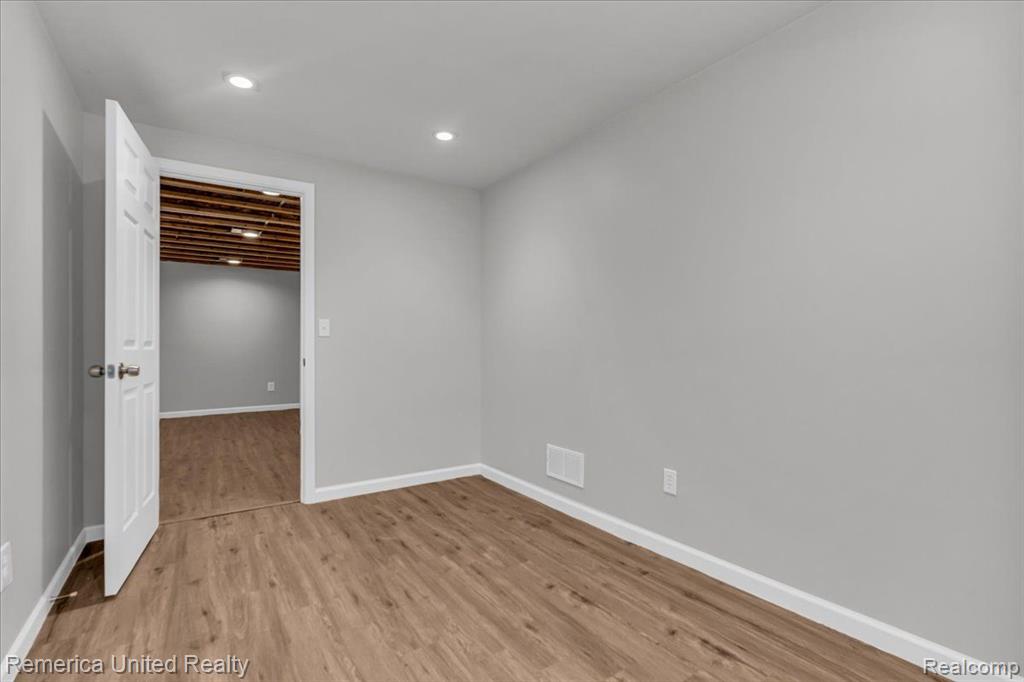 6453 MISTY, Waterford, MI 48327 — Photo 23