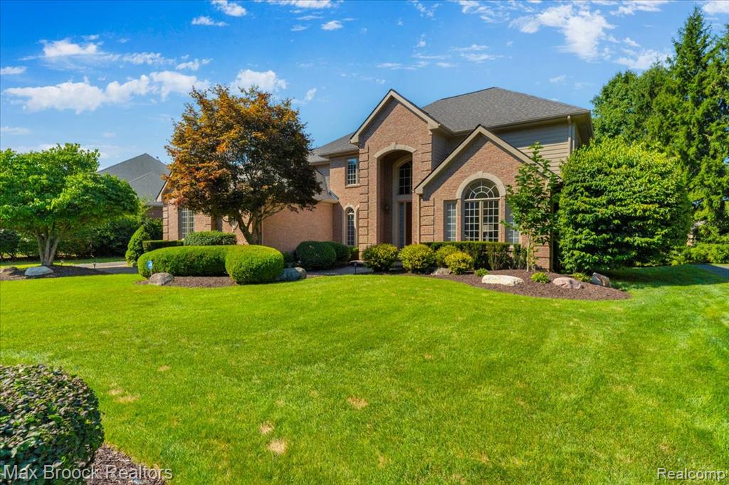 6324 Wildwood Lane, West Bloomfield, MI 48324 — front exterior